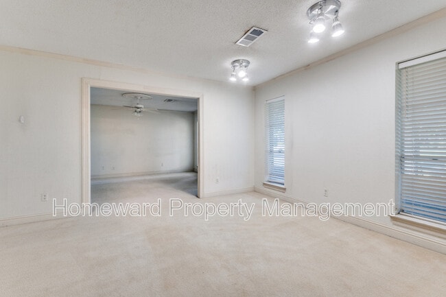 Building Photo - 204 Gerrish St