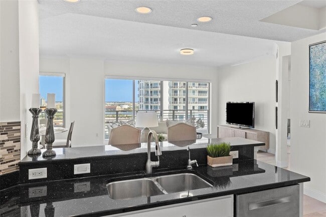 Building Photo - 449 S 12th St