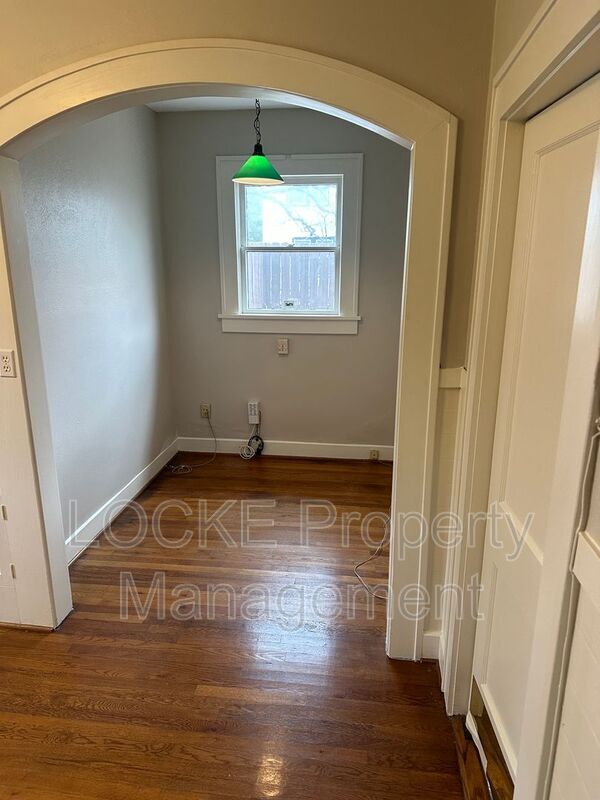 Building Photo - 2600 Lubbock Ave