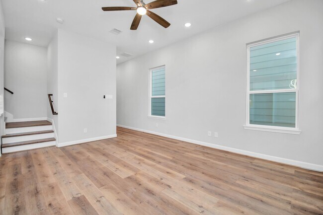 Building Photo - 2349 Hoskins Dr