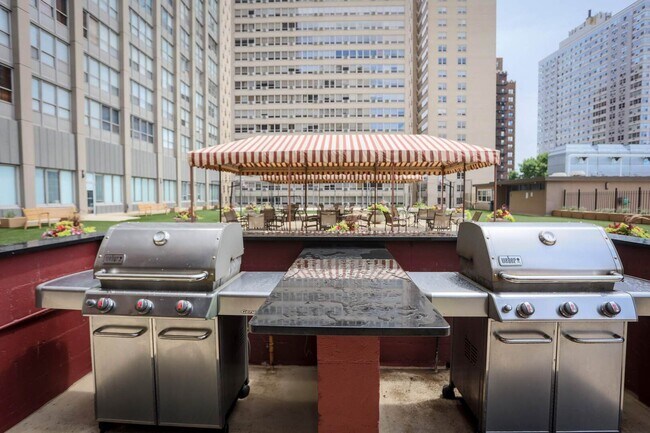 Building Photo - 655 W Irving Park Rd