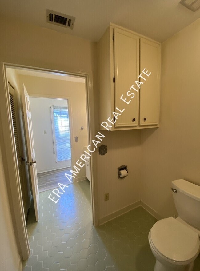 Building Photo - 925 Holbrook Cir