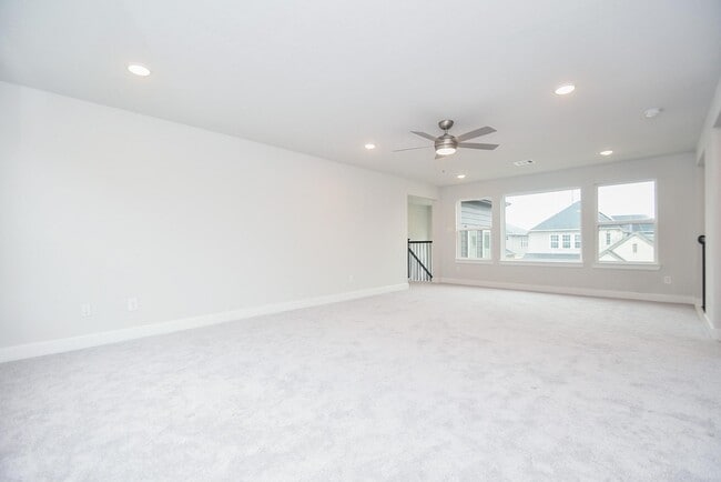 Building Photo - 9242 Dearborn Knoll Dr