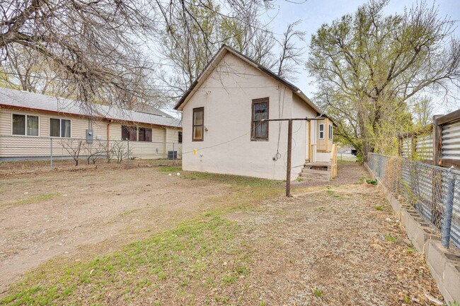 Building Photo - 744 E Cucharras St