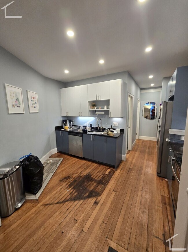 Building Photo - Beautiful 4 Bed/ 2 Bath