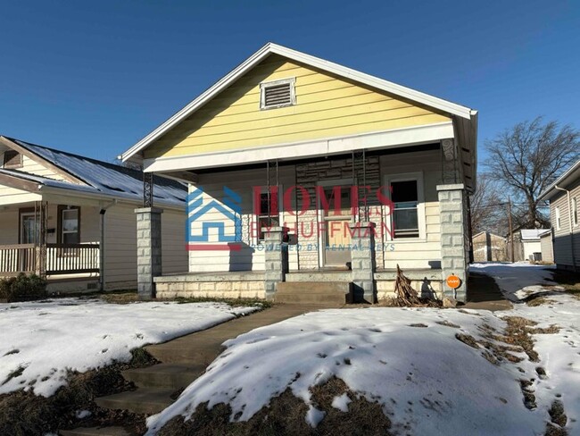 Building Photo - Two Bedroom House | Front Porch | Detached...