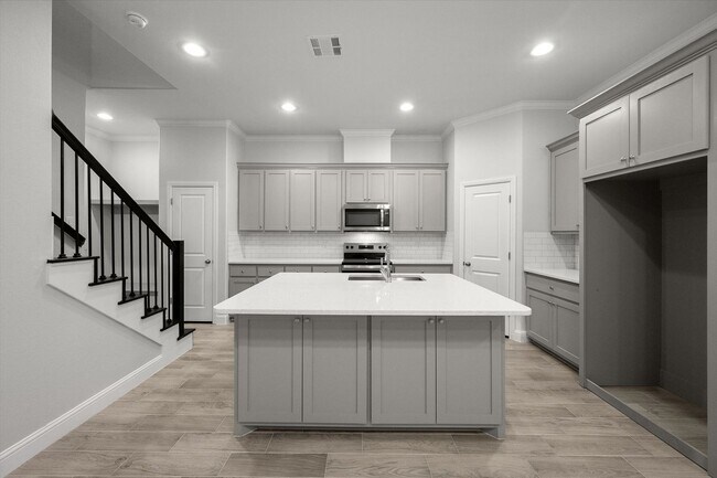 Building Photo - Luxury Arlington Townhome - Gated Community