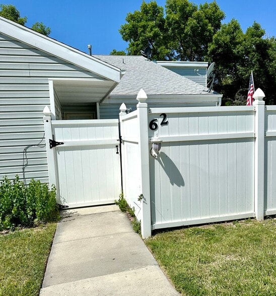 Building Photo - 62 Millpond Dr