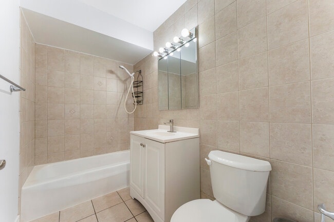 Building Photo - 1003 Argyle St