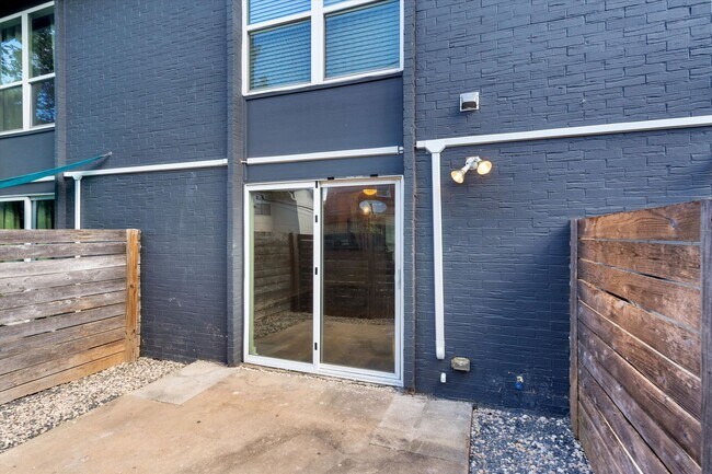 Building Photo - 3810 Southway Dr