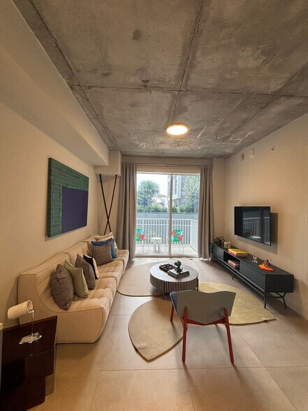 Building Photo - 162 NE 23rd St