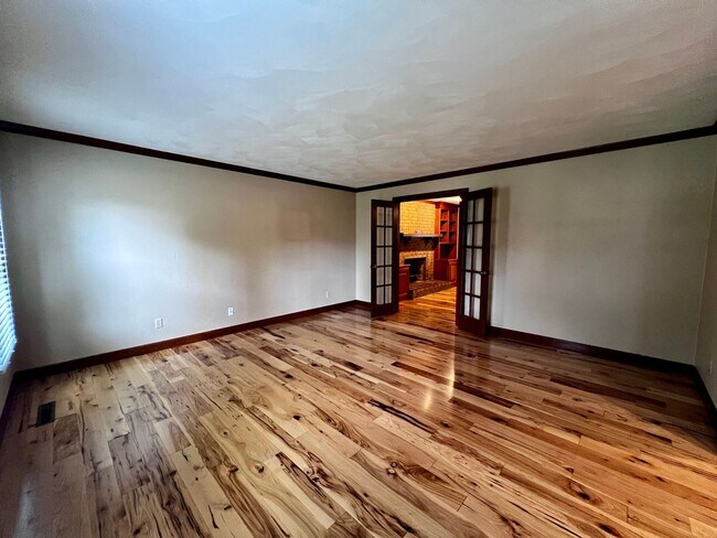 Building Photo - Large 6 bedroom home with Pool in Virginia Beach