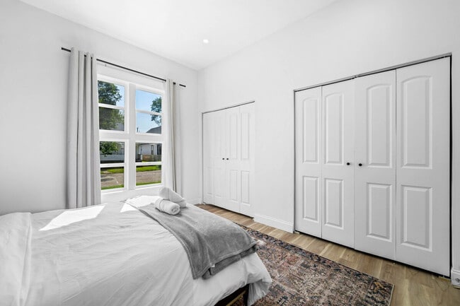 Building Photo - 906 Villa Ave