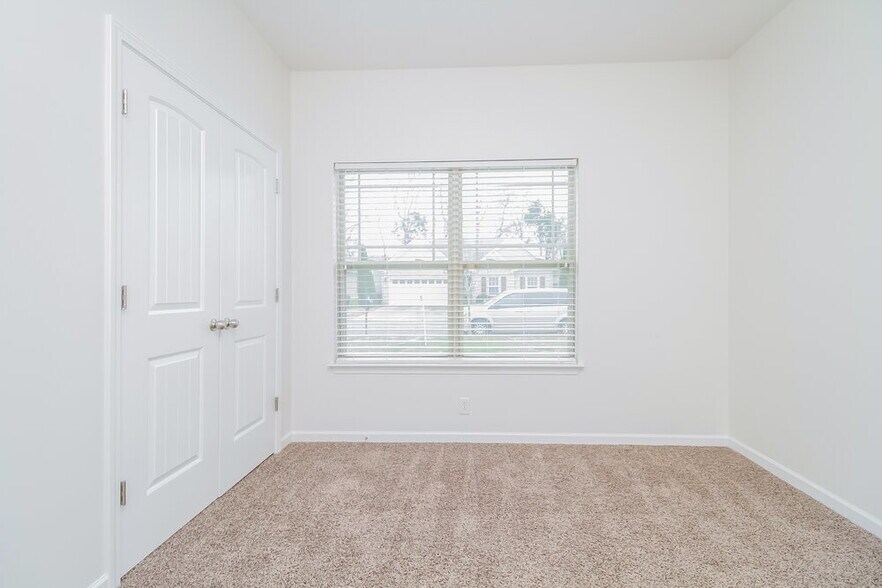 Building Photo - 3342 Cotswold Ln