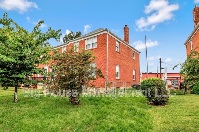 Building Photo - 2107 Hawthorne Rd