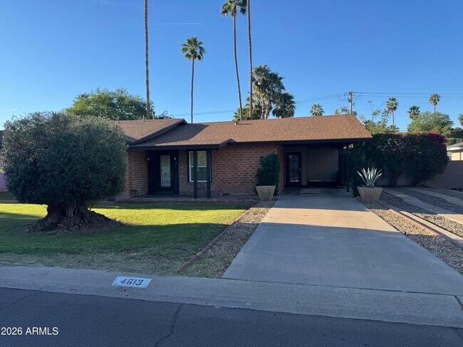 Building Photo - 4613 E Vernon Ave