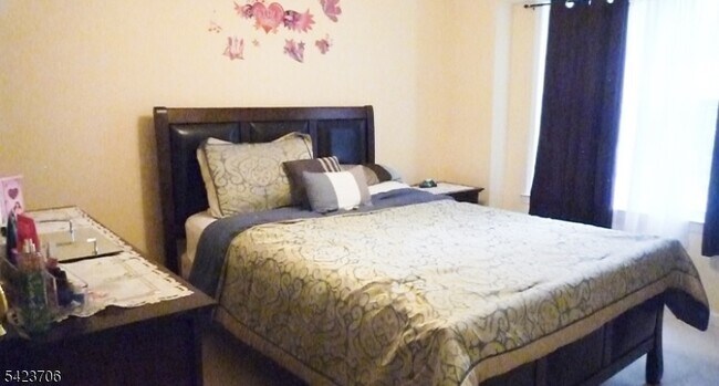 Building Photo - 14 Watchung Trail