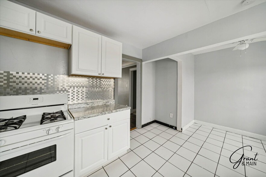 Building Photo - 15886/15888 Woodingham - Two Yutes Detroit Holdings LLC
