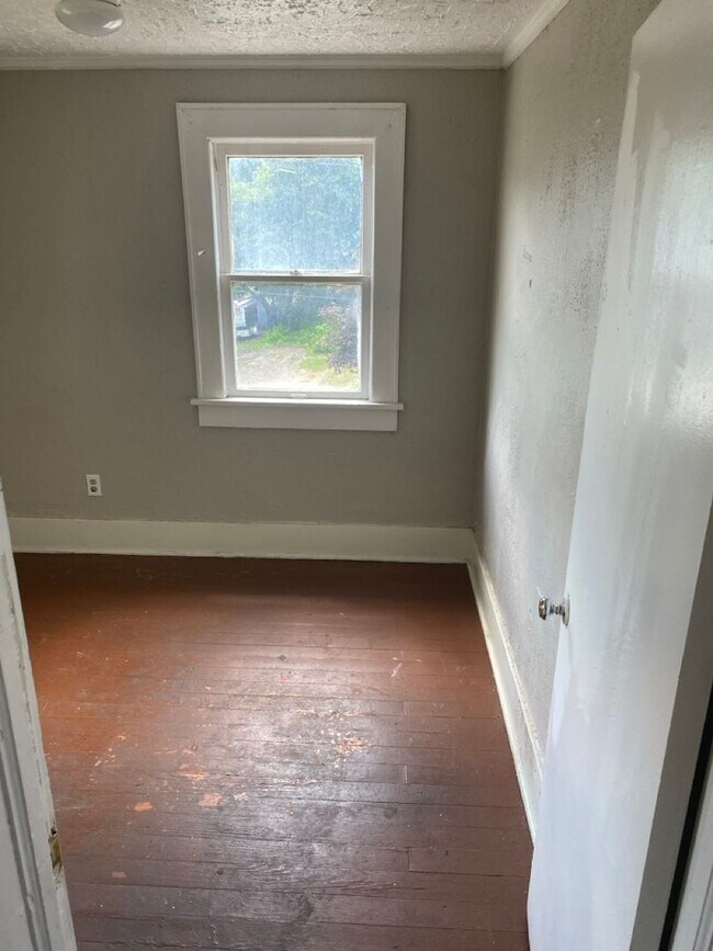 Building Photo - Spacious 3-Bedroom Home for Lease in Akron