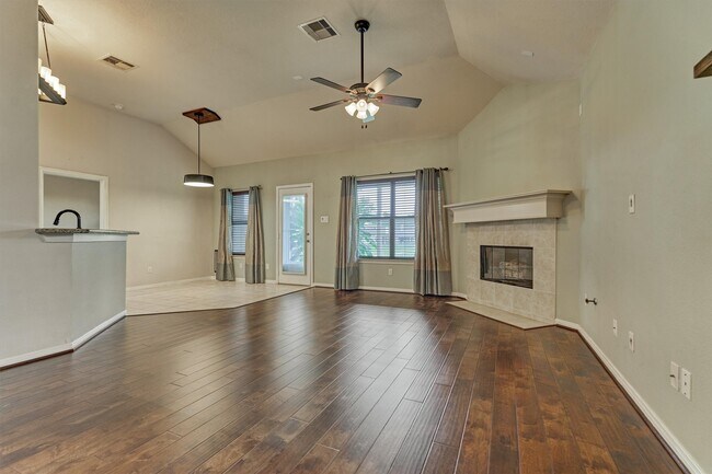 Building Photo - 8007 N Tarrytown Crossing Dr