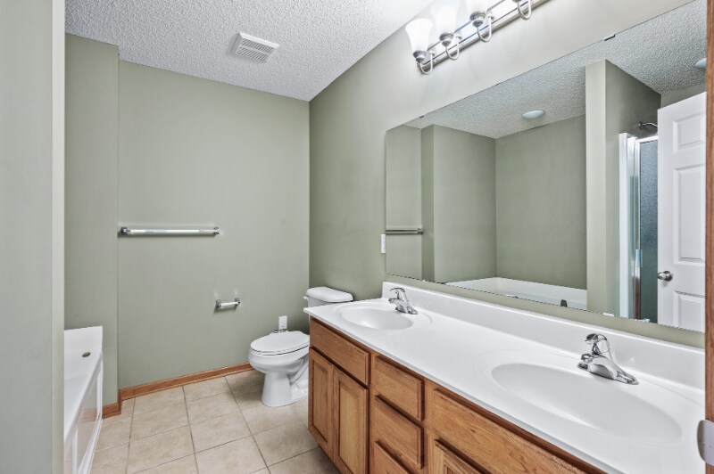 Building Photo - 5046 Yuma Ln N
