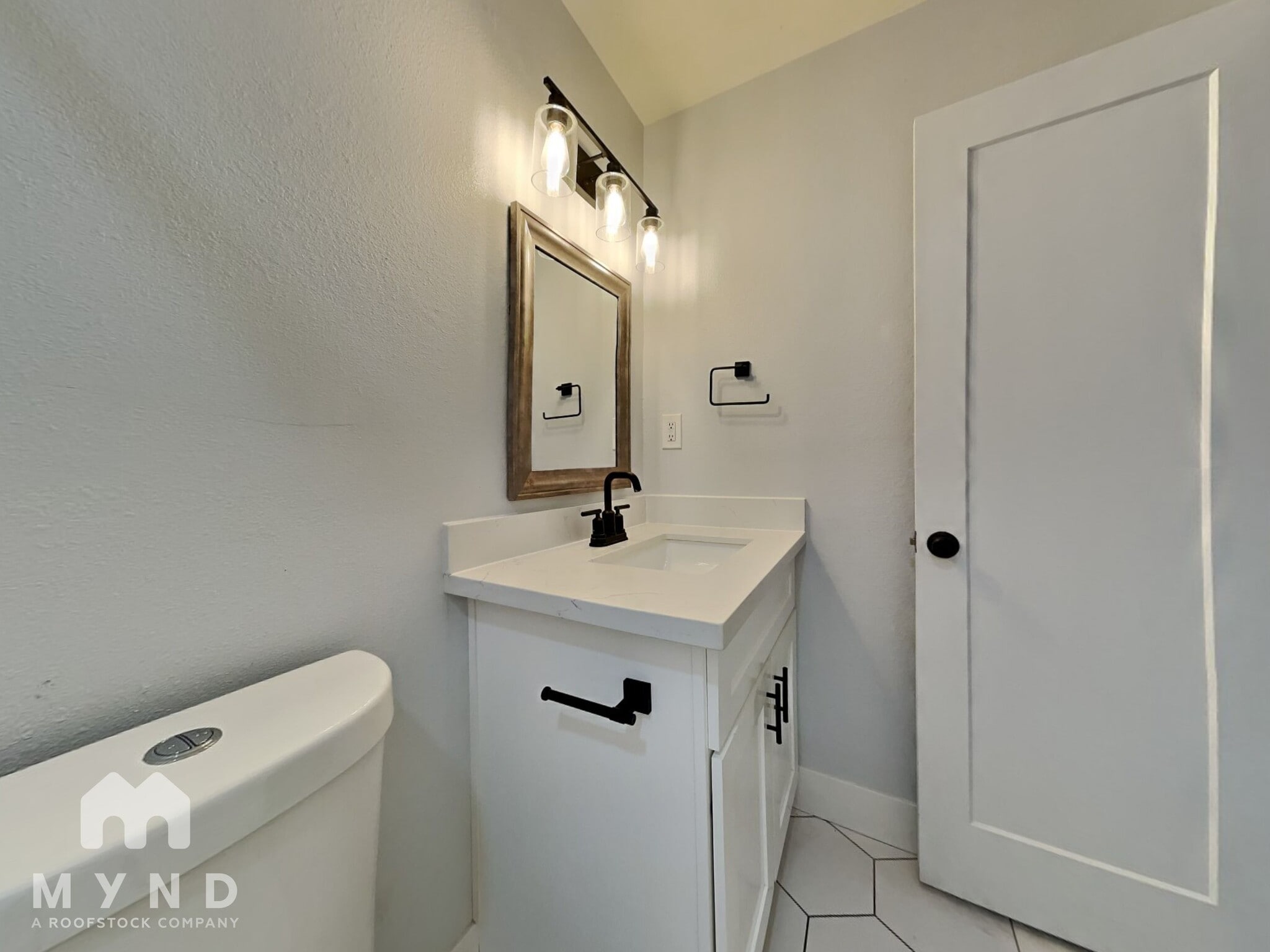 Building Photo - 2528 E Hermosa Dr