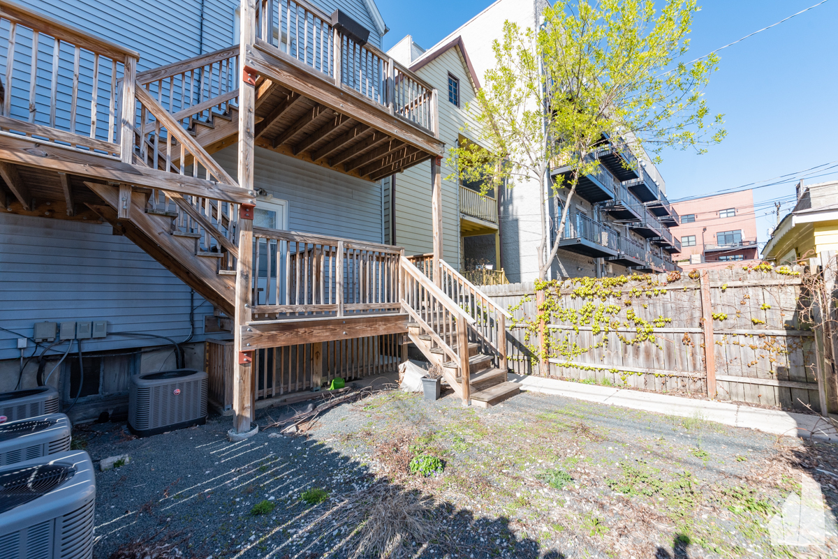 Building Photo - 1431 W Belmont Ave