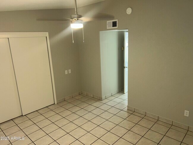 Building Photo - 2033 S Forest Ave