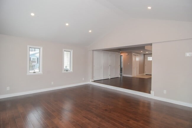 Building Photo - 27 Fenway Dr