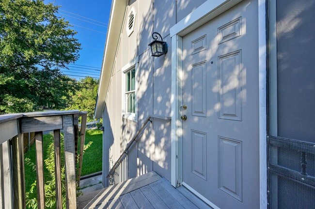 Building Photo - 3822 Ridgelea Dr