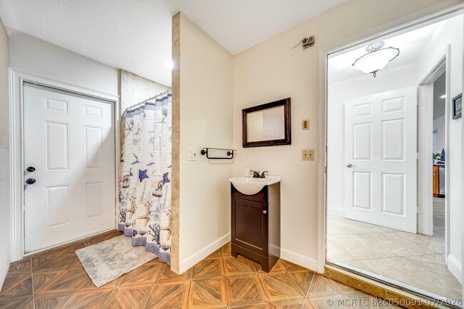 Building Photo - 13659 Ishnala Cir