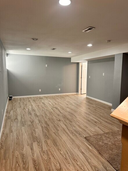 Building Photo - 2305 Blanche Ln