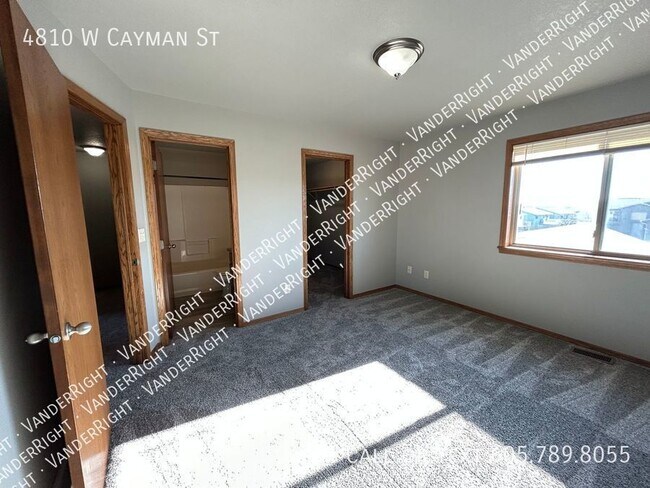 Building Photo - 4810 W Cayman St