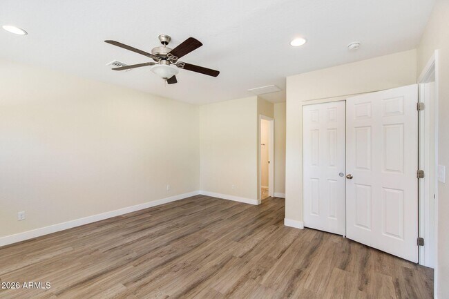 Building Photo - 5002 E Mitchell Dr
