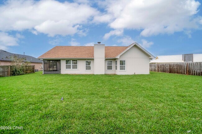 Building Photo - 305 S Star Ave