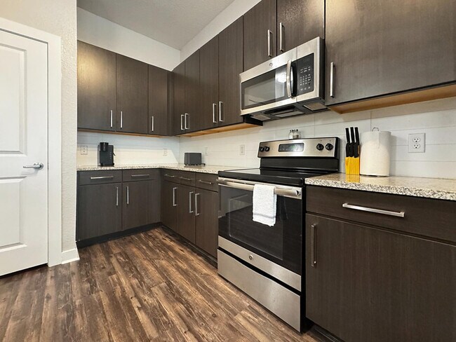 Building Photo - 2615 N Grady Ave