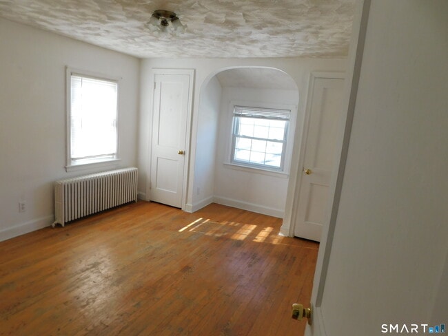 Building Photo - 83 Forest St