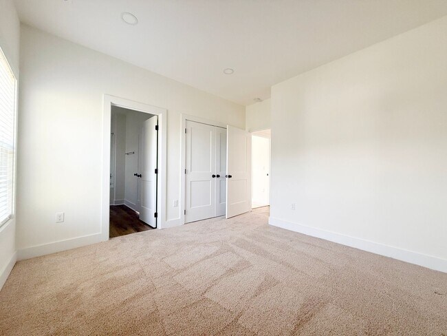 Building Photo - 3-Bedroom Home Steps from Resort-Style Pool with Jack-and-Jill Bath