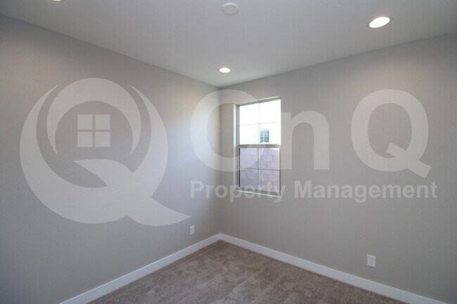 Building Photo - 5716 S Romano