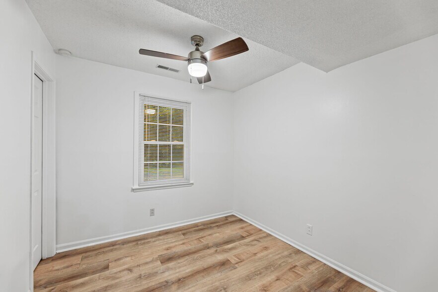 Building Photo - 226 S Ridgeview Rd