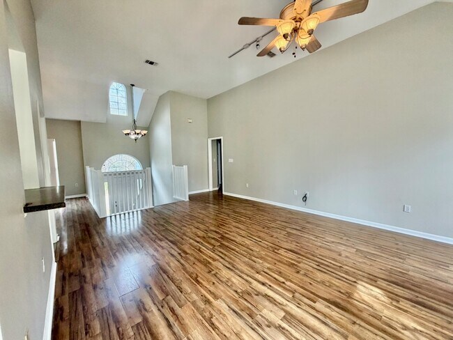 Building Photo - 81 Lake Front Dr