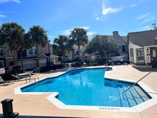 Building Photo - 1229 Bermuda Lakes Ln
