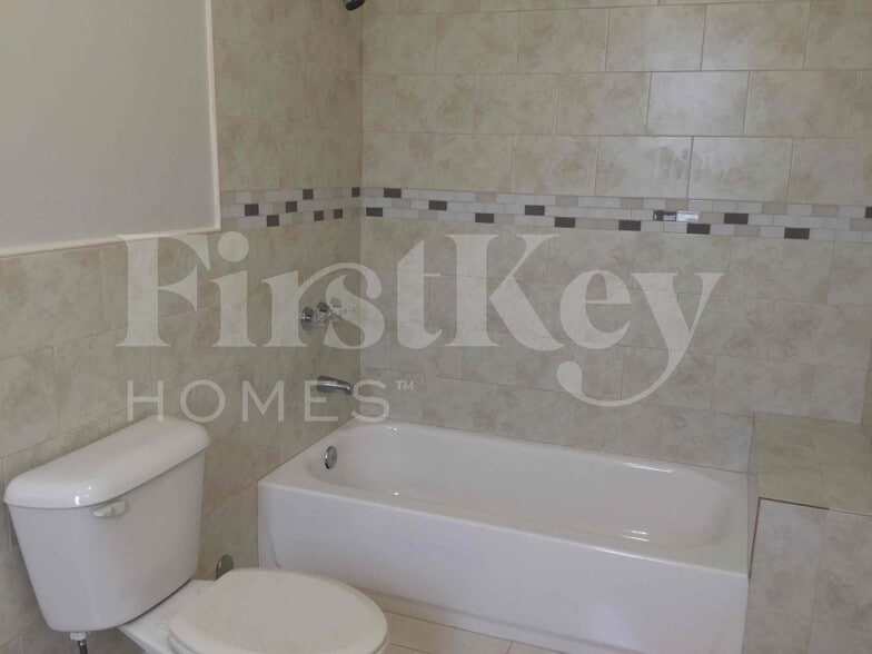 Building Photo - 16410 NW 20th Ave