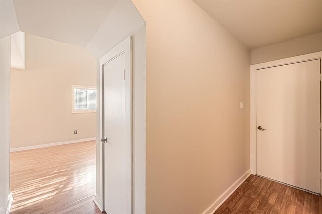 Building Photo - 708 Decker Prairie Dr