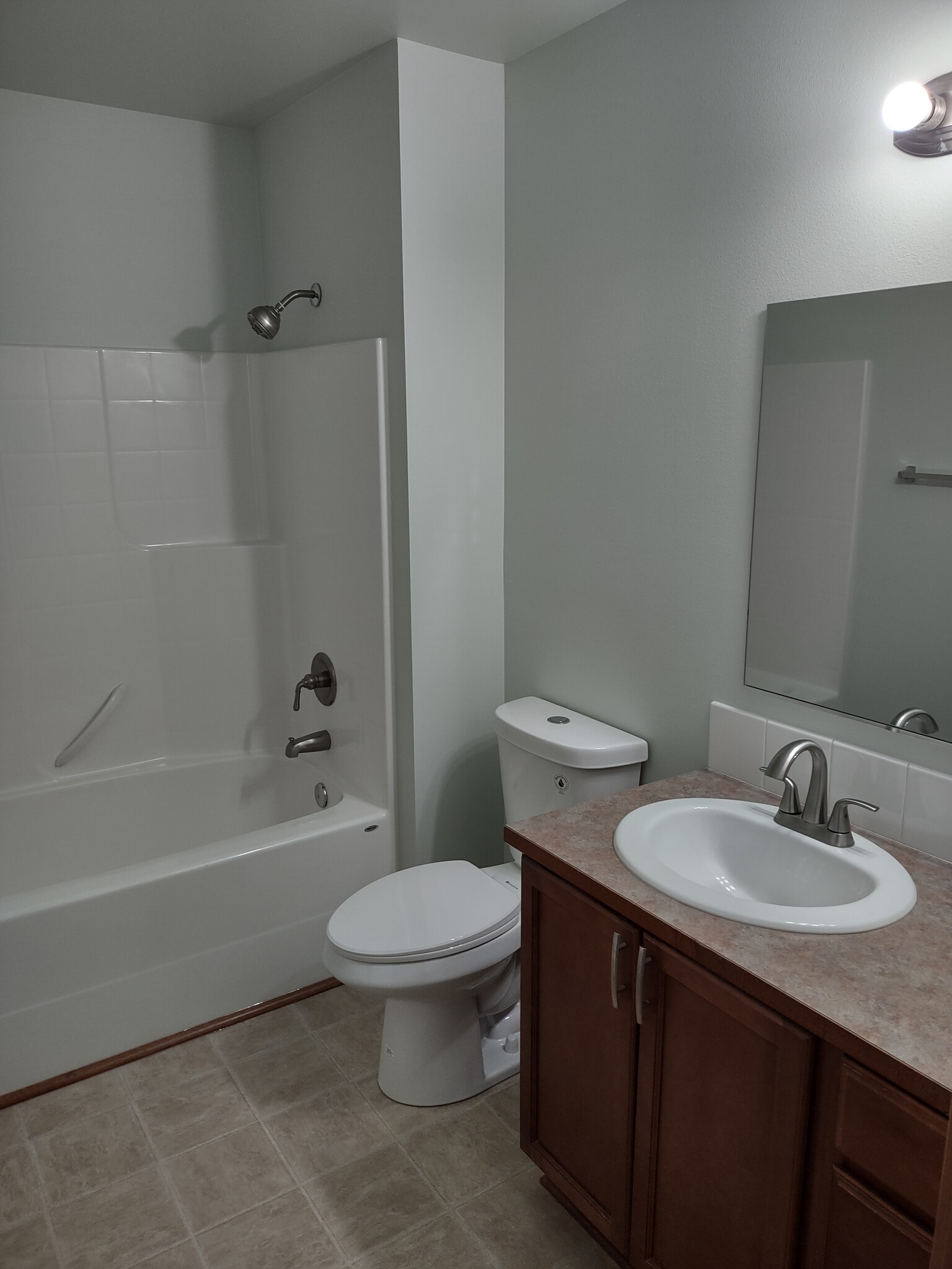 Full bathroom - 25818 Arklow Pl NE