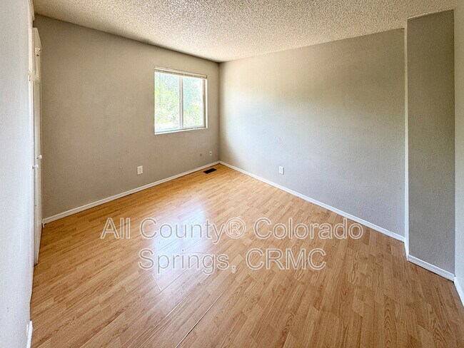 Building Photo - 347 W Iowa Ave