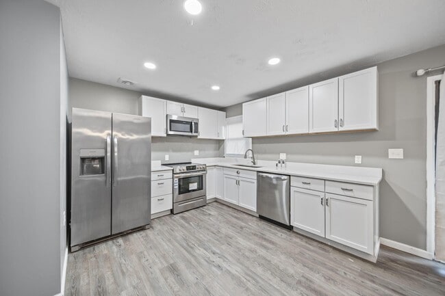 Building Photo - 746 Lancaster Ave