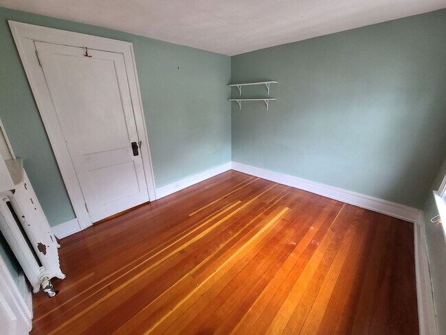 Building Photo - 3 Bedroom Single Family