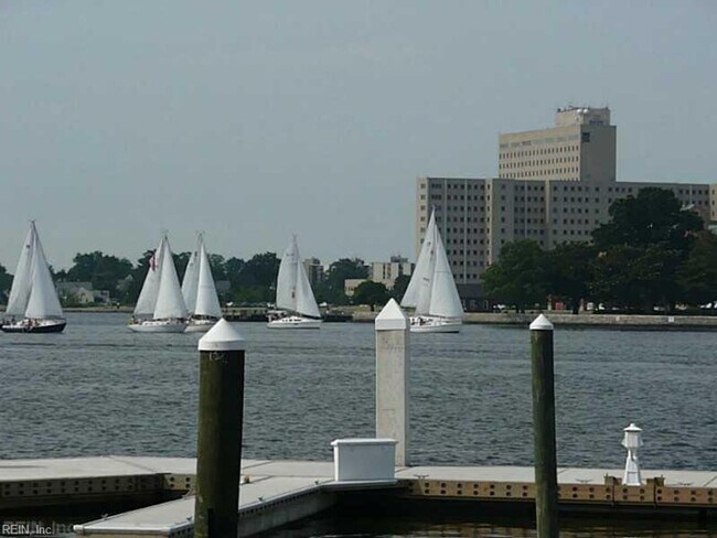 Building Photo - Downtown