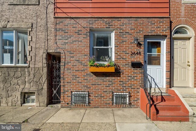 Building Photo - 2648 E Mayfield St